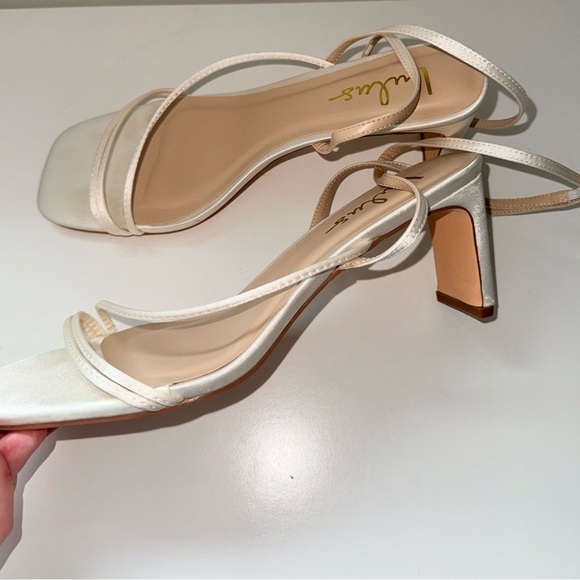 Lulus Kierha White Satin Strappy Low 3” Block Heels Bridal Wedding New 8 Women’s - Picture 6 of 12